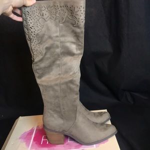 BRAND NEW- BROWN KNEE HIGH BOOTS